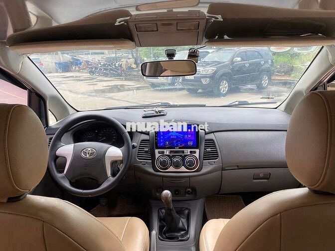 Toyota Innova E 2012 Vàng cát
