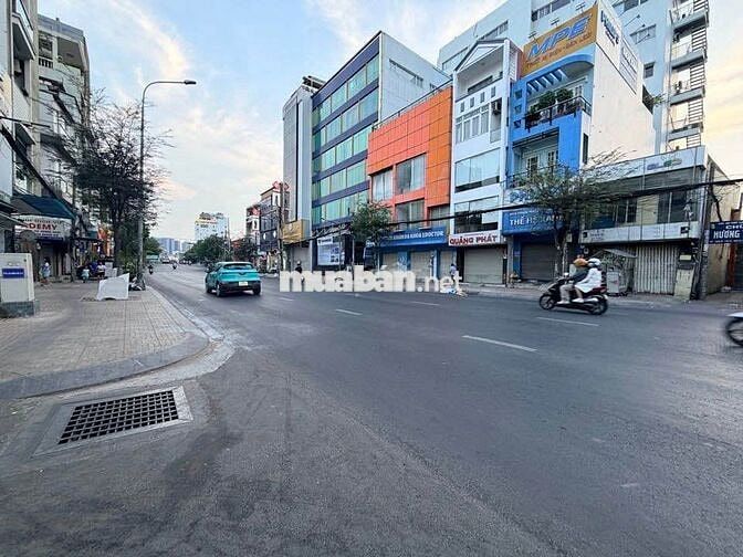 Bán nhà hẻm 5m ngay Hàng Xanh quận Bình Thạnh TP HCM