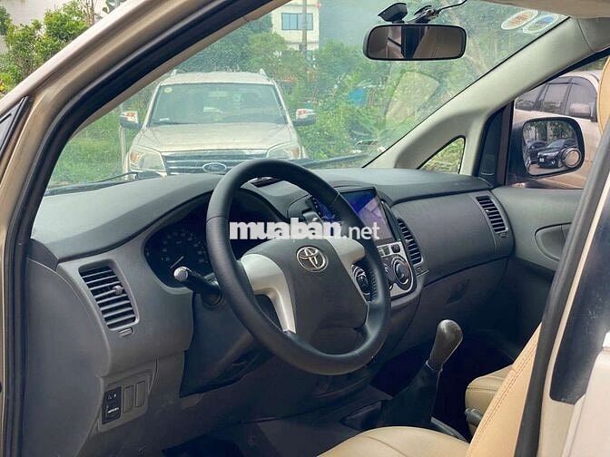 Toyota Innova E 2012 Vàng cát