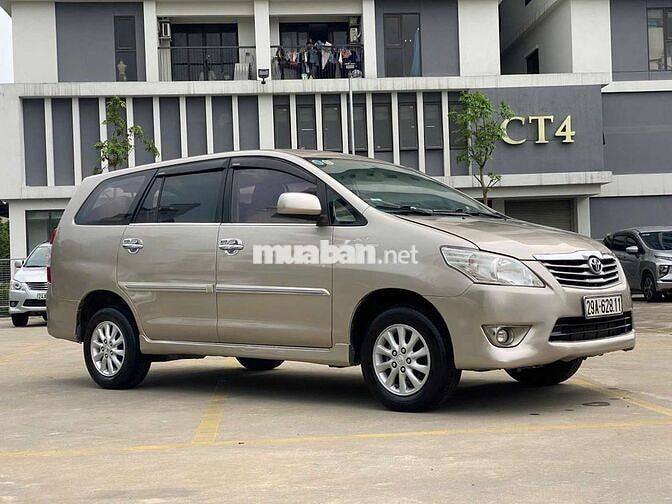 Toyota Innova E 2012 Vàng cát