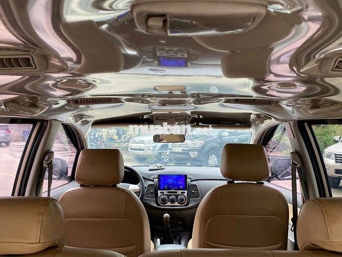 Toyota Innova E 2012 Vàng cát