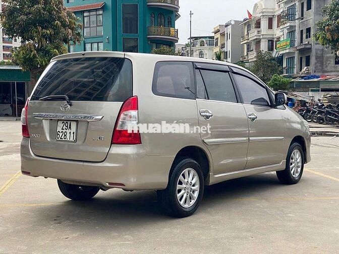 Toyota Innova E 2012 Vàng cát