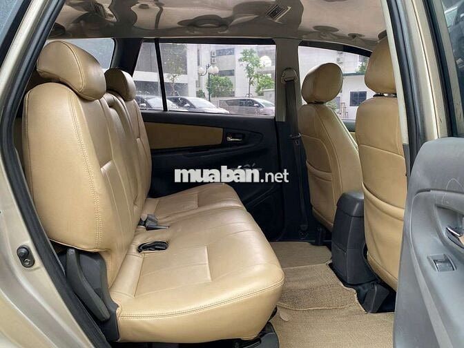 Toyota Innova E 2012 Vàng cát