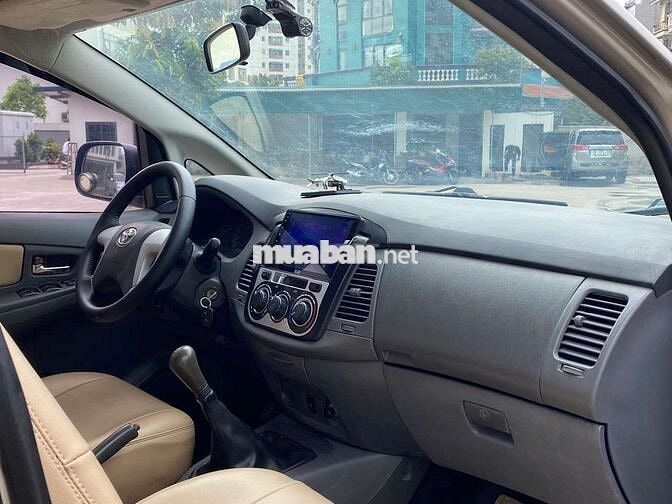 Toyota Innova E 2012 Vàng cát