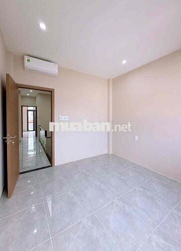 Nhà 2 lầu mới 100% trục chính hẻm 54 Hùng Vương