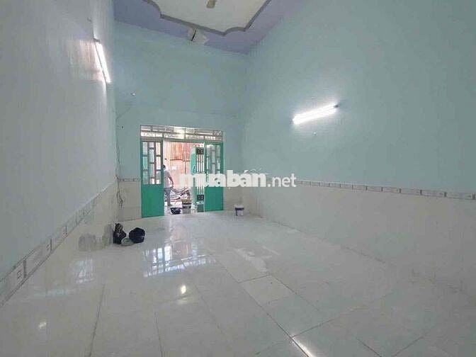 Cho thuê nhà 5tr/ tháng.  DT: 4m x 20m Lầu 3PN (2 kín 1 mở) 2WC.  👉 Đư
