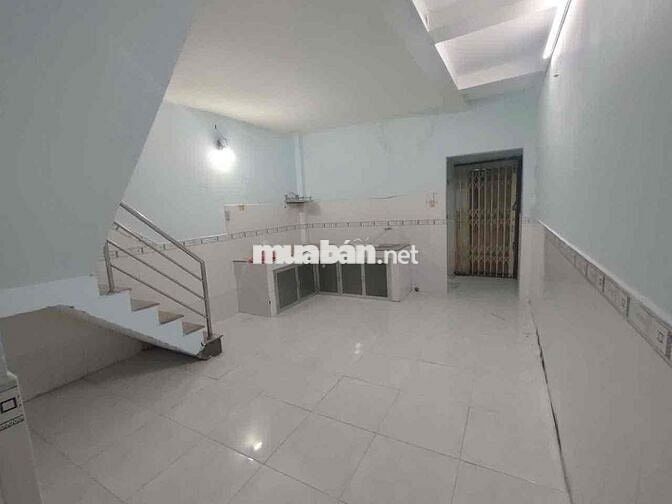 Cho thuê nhà 5tr/ tháng.  DT: 4m x 20m Lầu 3PN (2 kín 1 mở) 2WC.  👉 Đư