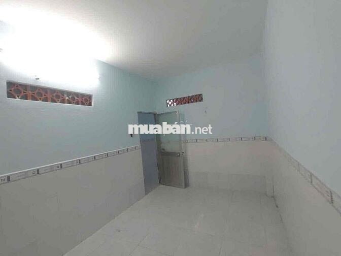 Cho thuê nhà 5tr/ tháng.  DT: 4m x 20m Lầu 3PN (2 kín 1 mở) 2WC.  👉 Đư