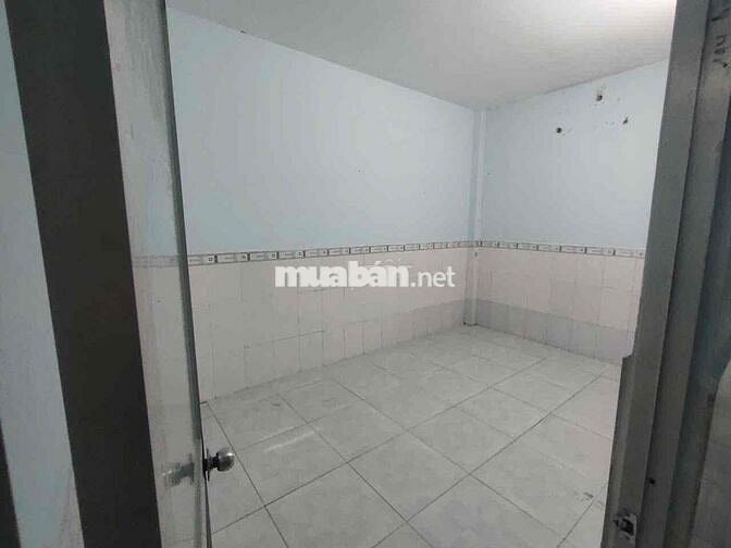 Cho thuê nhà 5tr/ tháng.  DT: 4m x 20m Lầu 3PN (2 kín 1 mở) 2WC.  👉 Đư