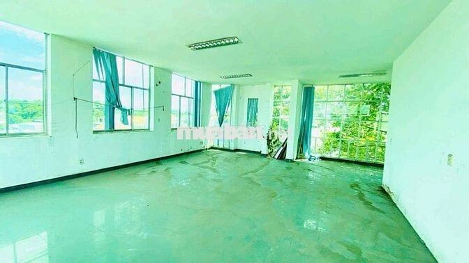 Mặt bằng Lê Hồng Phong gần ngã 4 đối diện trường  học