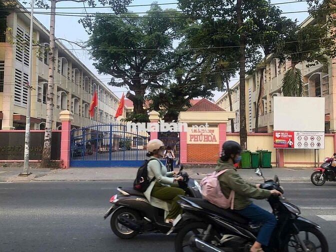 Mặt bằng Lê Hồng Phong gần ngã 4 đối diện trường  học