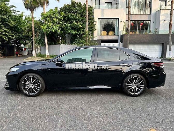 Toyota Camry 2.5 HV 2023 61000km Đen