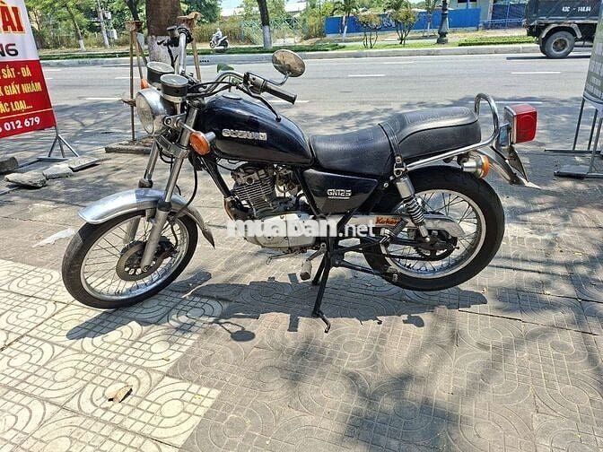 Suzuki GN màu Đen