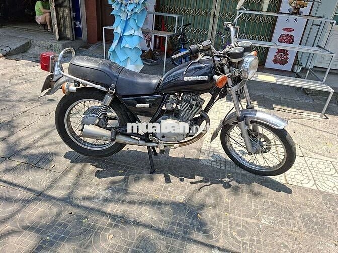 Suzuki GN màu Đen
