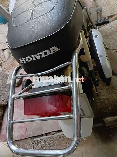 Honda Chaly màu Vàng kem