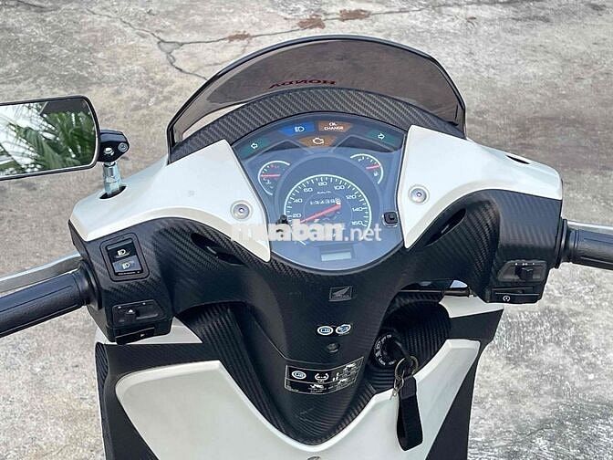 Honda SH150i nhập ý...đăng ký 2011 108 đầu.Trắng