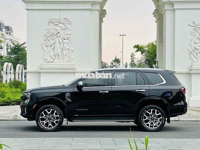 Ford Everest Titanium 2.0L 4x4 AT sản xuất 2022