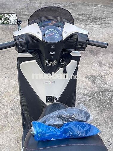 Honda SH150i nhập ý...đăng ký 2011 108 đầu.Trắng