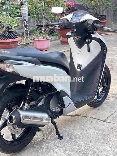 Honda SH150i nhập ý...đăng ký 2011 108 đầu.Trắng
