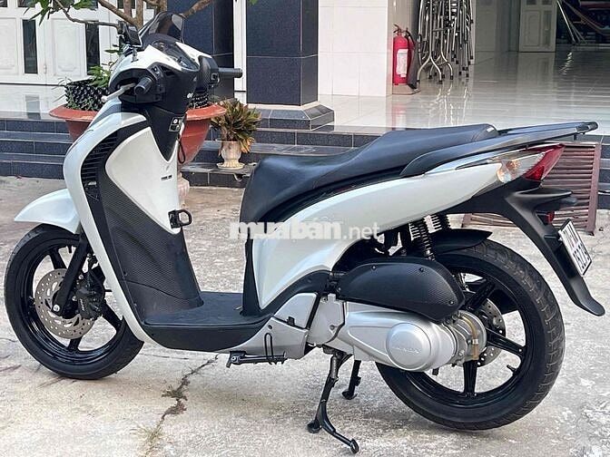 Honda SH150i nhập ý...đăng ký 2011 108 đầu.Trắng