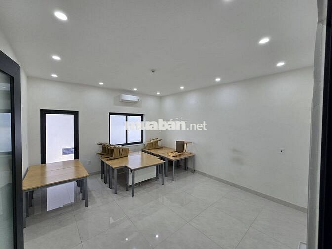 TOÀ NHÀ 5 TẦNG, 140M2, DTSD 700M2, TRỤC 30 THÁNG 4, VỊ TRÍ TRUNG TÂM