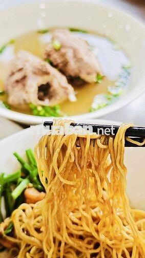 Cần tuyển nhân viên phục vụ tiệm mì