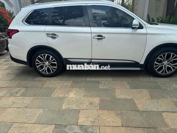 Mitsubishi Outlander 2019 Trắng