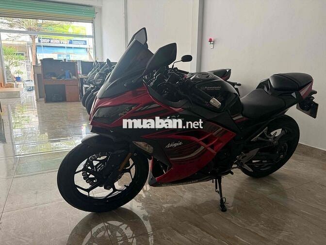 Kawasaki Ninja 300 ABS Đỏ đen