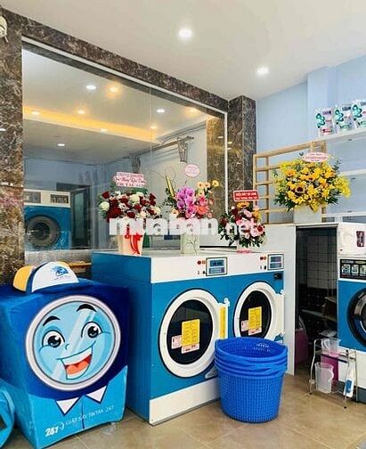 Nhân Viên làm tại của hàng Giặt Sấy