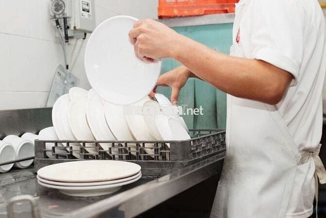 VINCOM LÊ VĂN VIỆT TUYỂN 3 RỬA CHÉN, LƯƠNG 7.5 TR