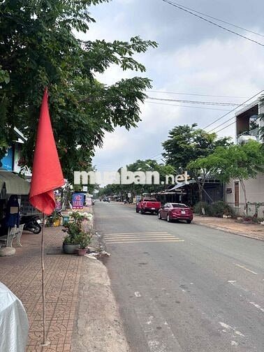 Nhà mặt tiền ngay ngã ba Đồng Phú