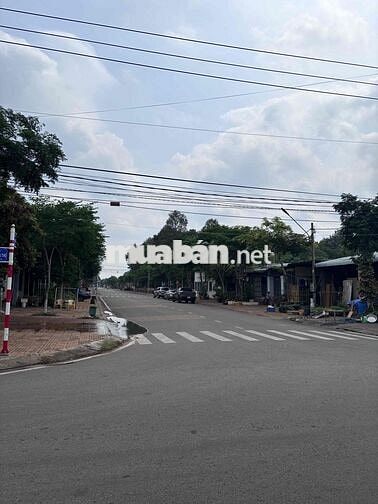 Nhà mặt tiền ngay ngã ba Đồng Phú