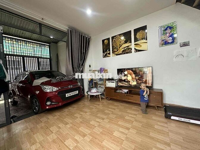 cho thuê nhà hẽm 102 Nguyễn Tât Thành thông Đinh Núp