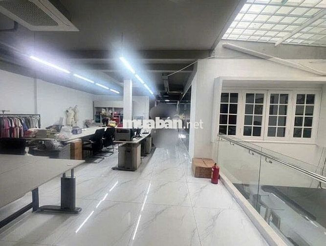 CĂN NHÀ VỊ TRÍ ĐẸP NGAY TRỤC ĐƯỜNG CHÍNH NGUYỄN THỊ THẬP QUẬN 7