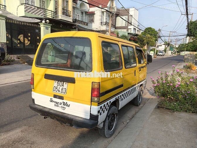 Suzuki Carry 7 chỗ màu Vàng
