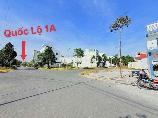 BÁN NỀN GÓC 3MẶT TIỀN VIP ĐƯỜNG D13-D5 , KDC HỒNG LOAN
