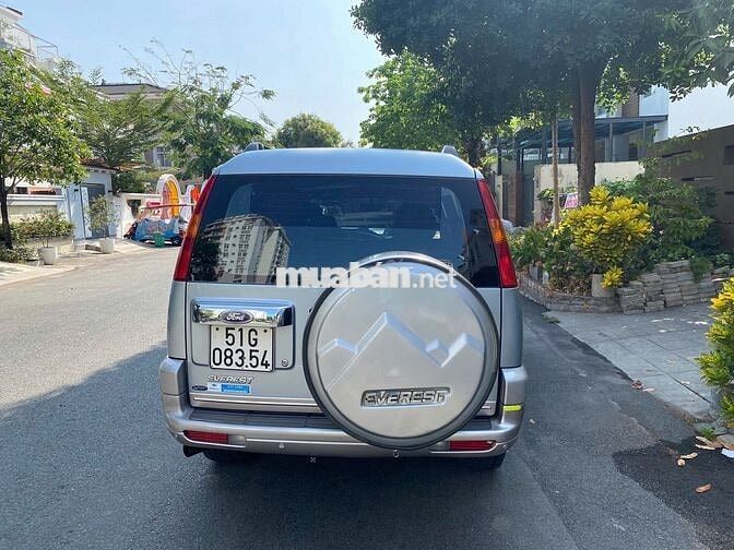 Gia đình bán xe Ford Everest máy dầu đời 2005