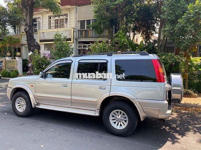 Gia đình bán xe Ford Everest máy dầu đời 2005