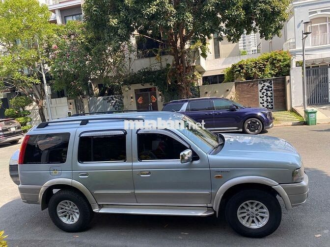 Gia đình bán xe Ford Everest máy dầu đời 2005