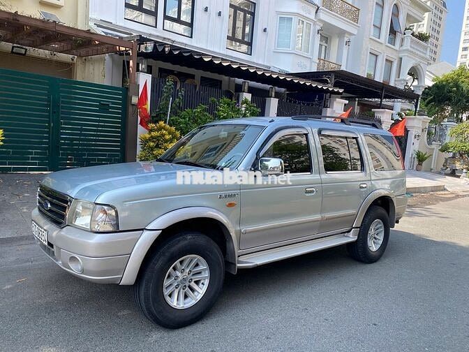 Gia đình bán xe Ford Everest máy dầu đời 2005