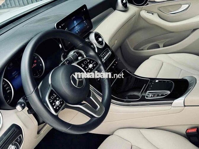 Mercedes GLC200 V1 2022 30.000 km Trắng