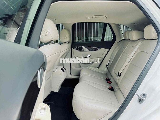 Mercedes GLC200 V1 2022 30.000 km Trắng