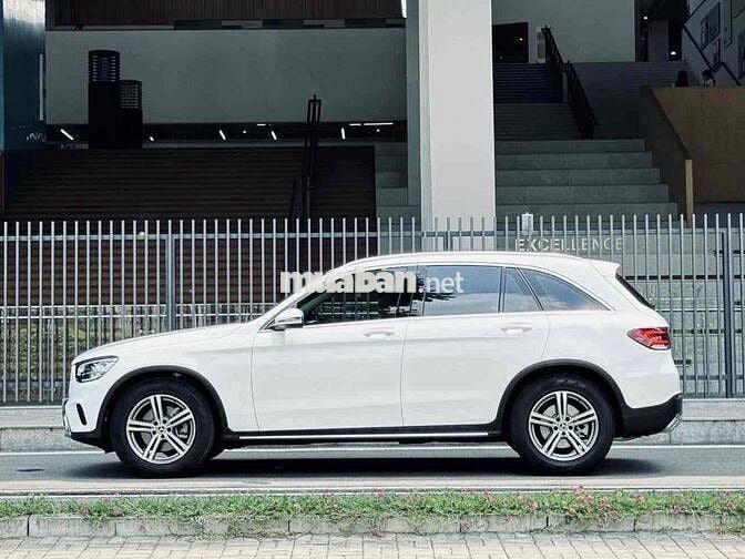 Mercedes GLC200 V1 2022 30.000 km Trắng