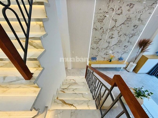 Cần bán gấp nhà Thích Quảng Đức, Phú Nhuận DT 3tỷ080/42m2 có sổ sẵn