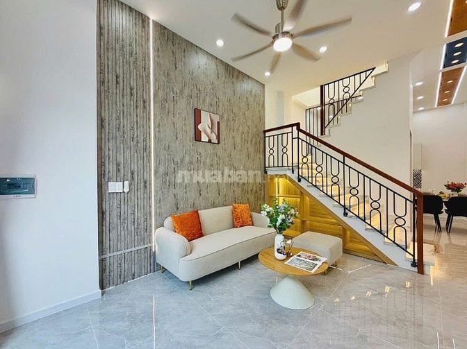 Cần bán gấp nhà Thích Quảng Đức, Phú Nhuận DT 3tỷ080/42m2 có sổ sẵn