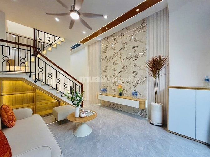 Cần bán gấp nhà Thích Quảng Đức, Phú Nhuận DT 3tỷ080/42m2 có sổ sẵn