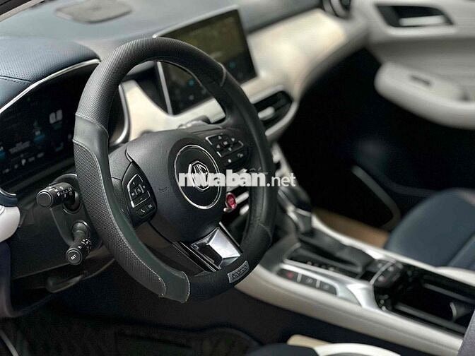 MG HS 2023 bản 1.5T LUXURY 16.000 km
