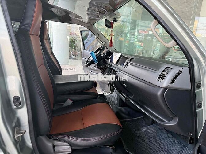 Toyota Hiace 2010