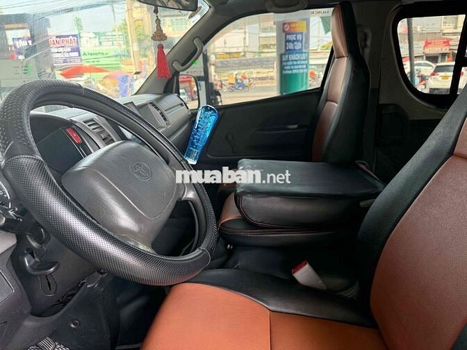 Toyota Hiace 2010