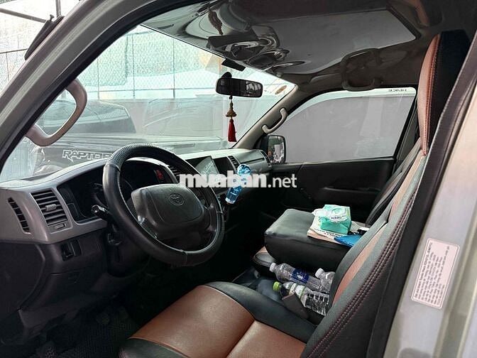 Toyota Hiace 2010